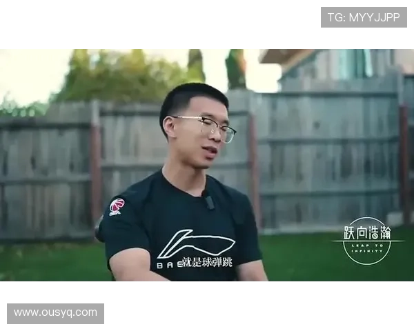 杨瀚森通过翻译练习英语听力技巧在媒体面前展现语言学习方法