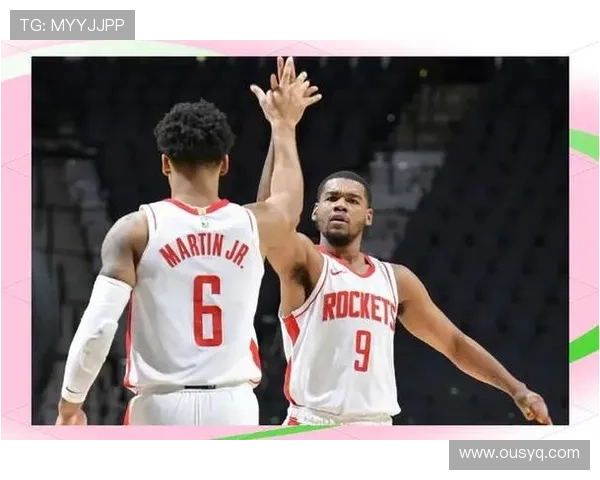 琼斯闪耀30秒,为球队贡献出色防守 琼斯闪耀30秒,为球队贡献出色防守